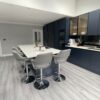 Aura 15 Porcelain kitchen island with white surface and modern seating