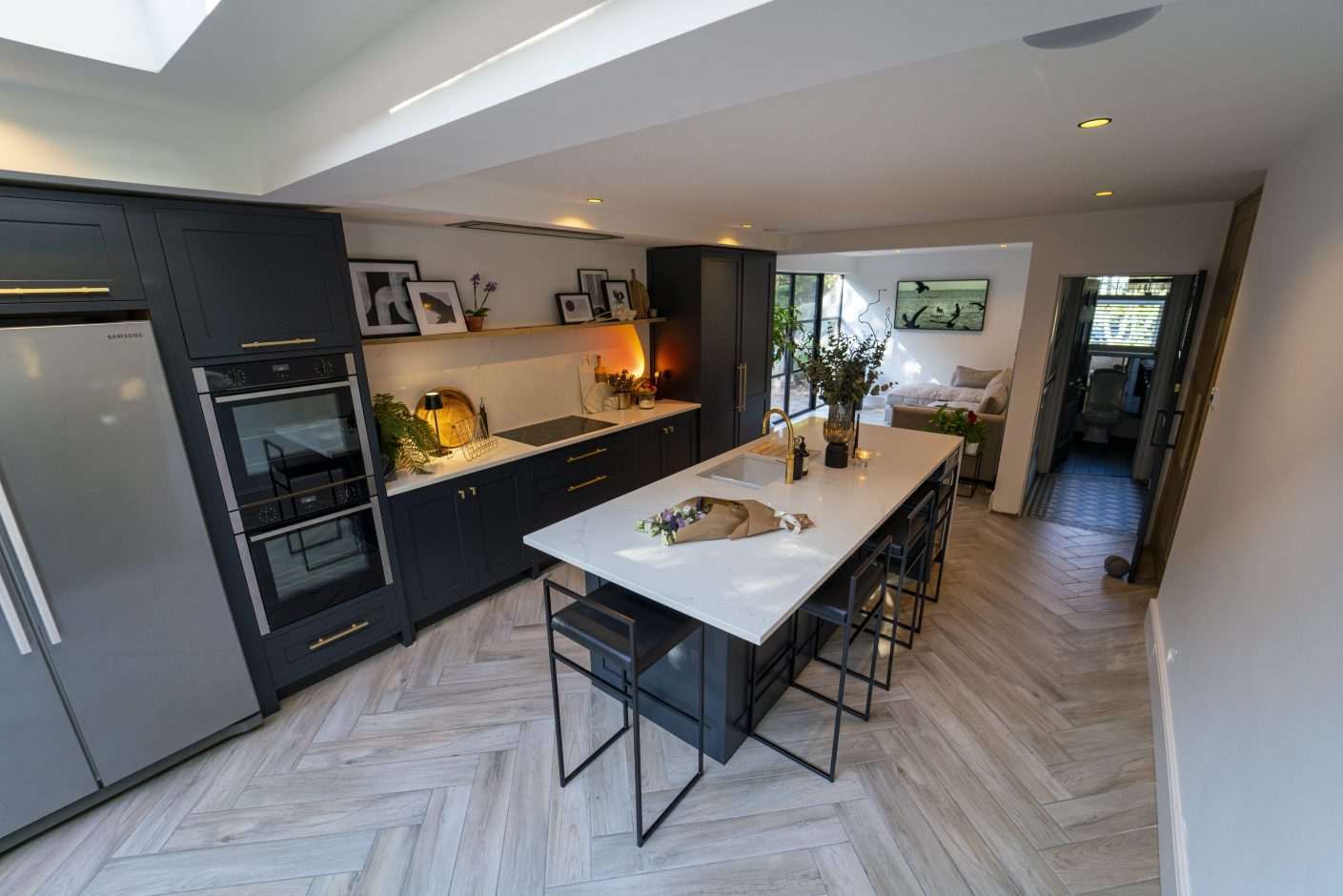 Kitchen dining area with an Olympus White Quartz island worktop showing soft veining across the surface